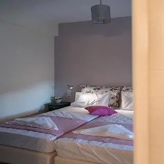 Apartment Albanis *